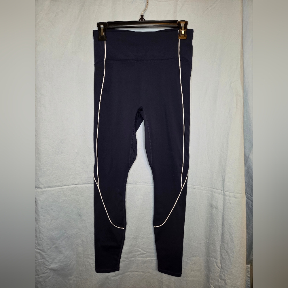 Fabletics Anywhere Motion365+ HR Piped Leggings in Navy/White - Size M (?)